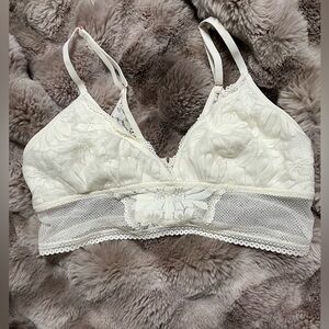 Aerie Lace Bralette in Cream size L